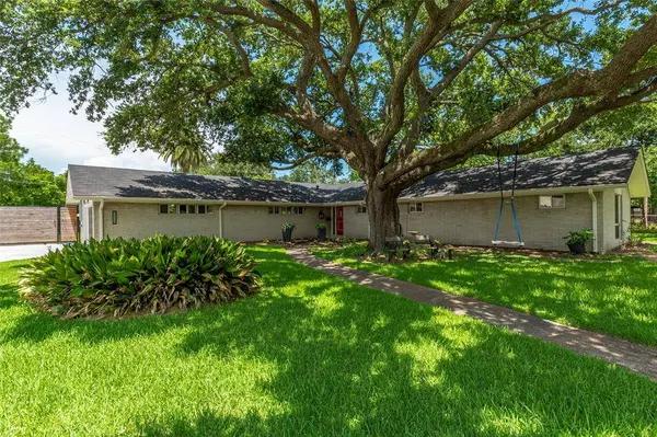 1208 15th AVE N, Texas City, TX 77590