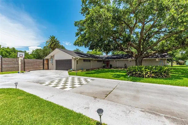 1208 15th AVE N, Texas City, TX 77590