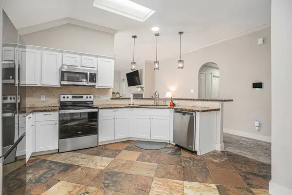 2884 Shallow Brook LN, Dickinson, TX 77539