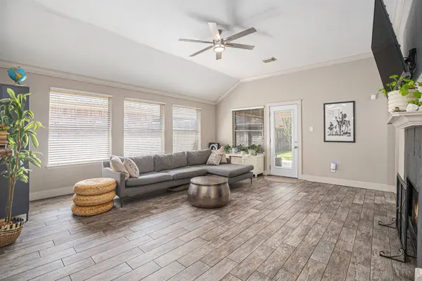 2884 Shallow Brook LN, Dickinson, TX 77539