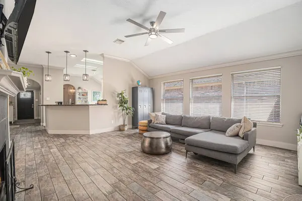 2884 Shallow Brook LN, Dickinson, TX 77539