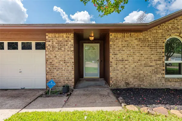2201 Kingsway DR, League City, TX 77573
