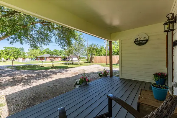 1803 Avenue Q, Santa Fe, TX 77510