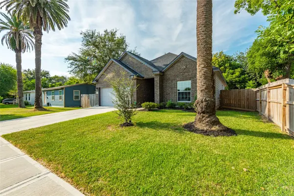 1008 8th AVE N, Texas City, TX 77590