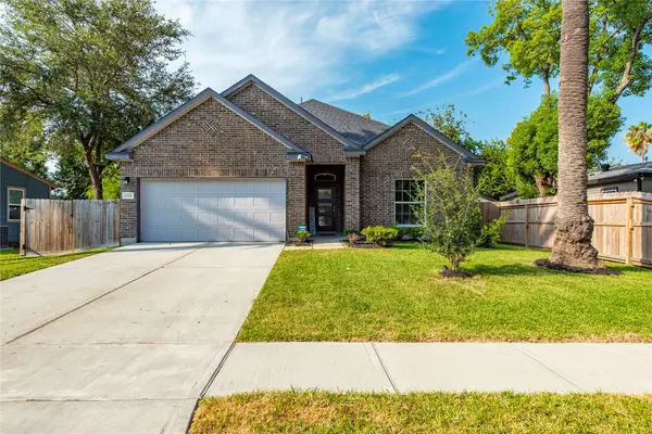 1008 8th AVE N, Texas City, TX 77590