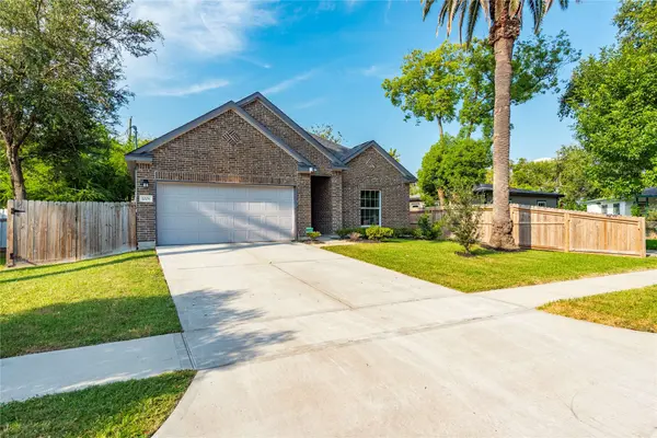 1008 8th AVE N, Texas City, TX 77590