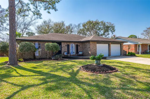 5509 Thornwood CIR, Dickinson, TX 77539