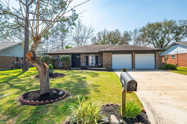 5509 Thornwood CIR, Dickinson, TX 77539