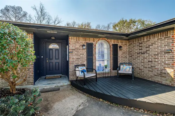 5509 Thornwood CIR, Dickinson, TX 77539