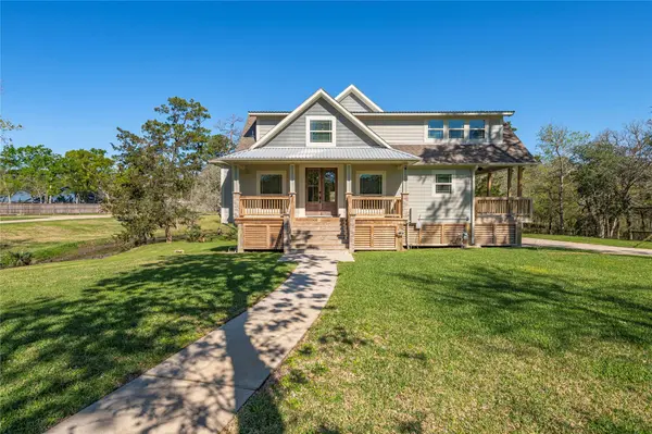 12216 Pine LN, Dickinson, TX 77539