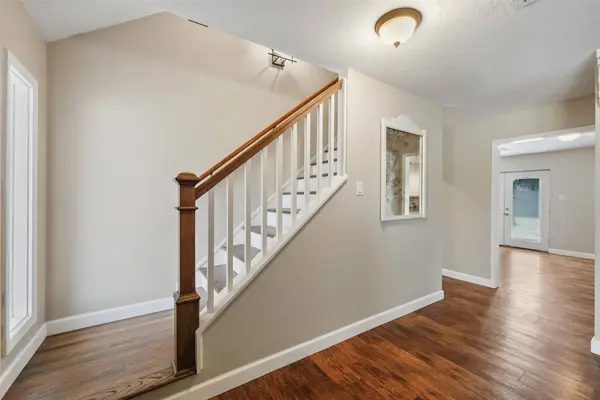 301 Mimosa DR, Hitchcock, TX 77563