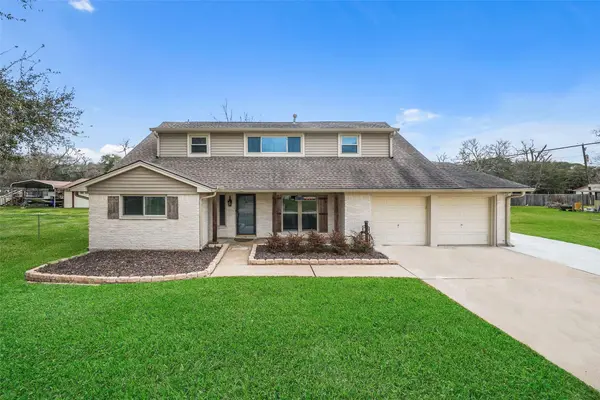 301 Mimosa DR, Hitchcock, TX 77563