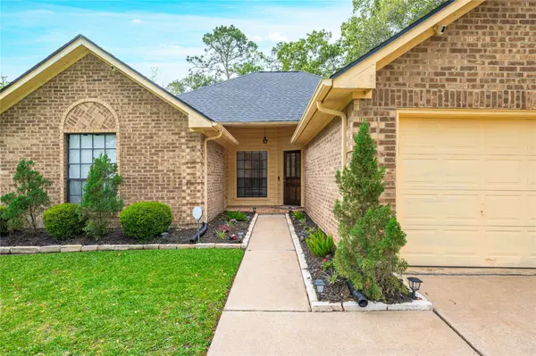 3812 Amanda DR, Dickinson, TX 77539