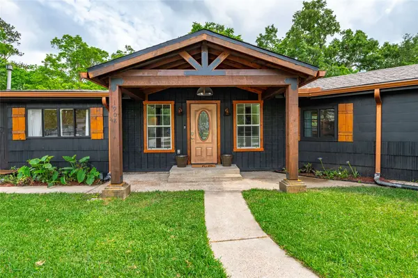 1908 Deats RD, Dickinson, TX 77539