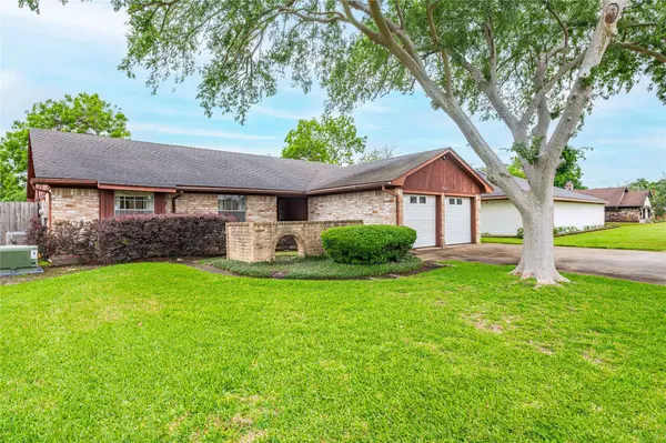 10223 Kirkglen DR, Houston, TX 77089