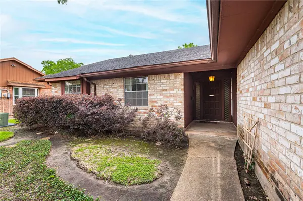 10223 Kirkglen DR, Houston, TX 77089