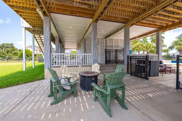 1331 Coral WAY, Tiki Island, TX 77554
