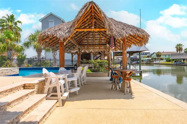 1331 Coral WAY, Tiki Island, TX 77554