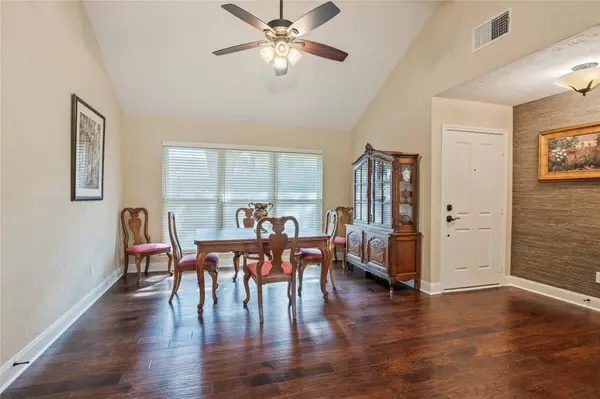 16530 Space Center BLVD, Houston, TX 77058