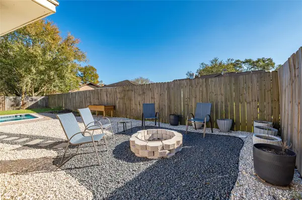 408 Broadmoor ST, Friendswood, TX 77546