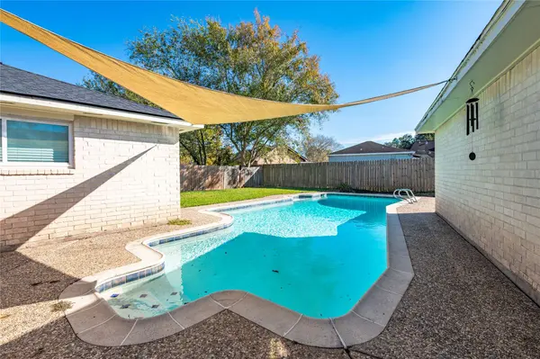 408 Broadmoor ST, Friendswood, TX 77546