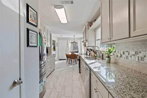 408 Broadmoor ST, Friendswood, TX 77546