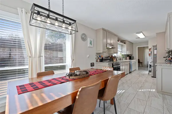 408 Broadmoor ST, Friendswood, TX 77546