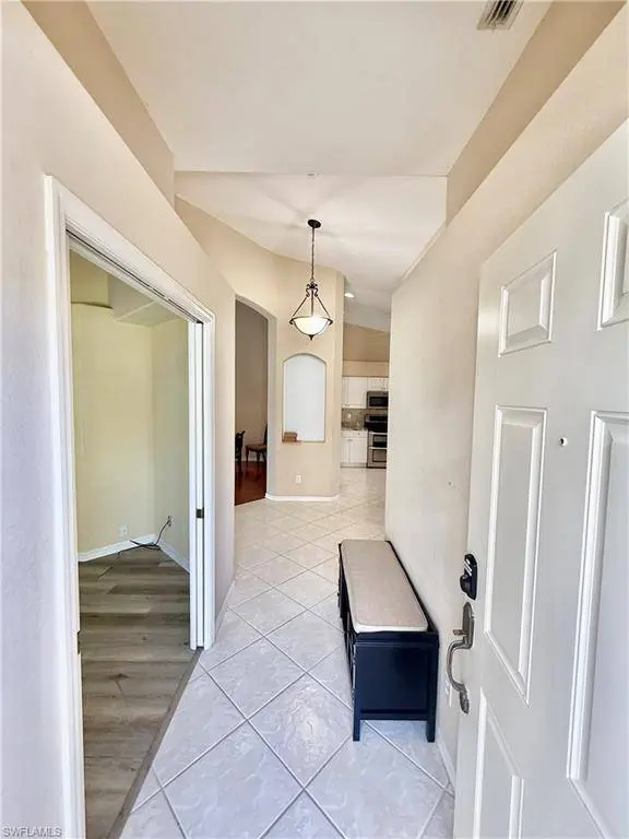 8440 Ibis Cove CIR #B260, Naples, FL 34119