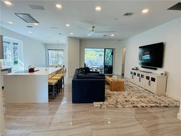 6072 Highwood Park CT, Naples, FL 34110