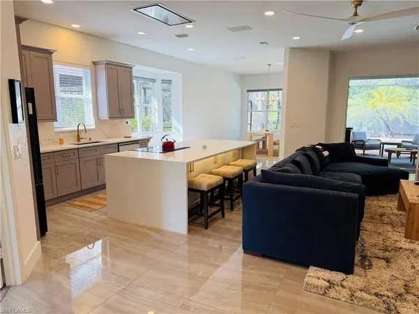 6072 Highwood Park CT, Naples, FL 34110