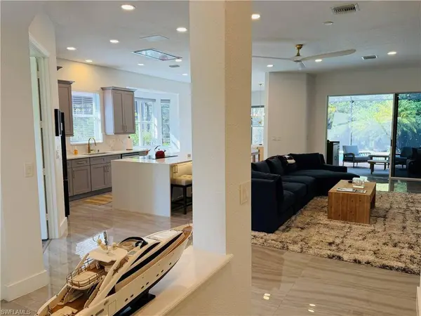 6072 Highwood Park CT, Naples, FL 34110