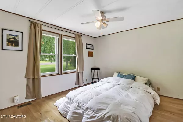 20 Robin Hood LN, Crossville, TN 38558