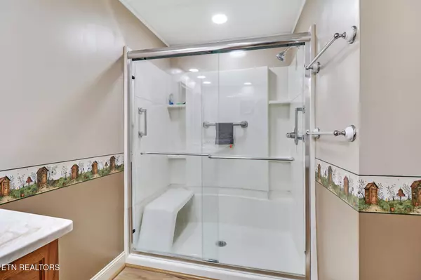 20 Robin Hood LN, Crossville, TN 38558