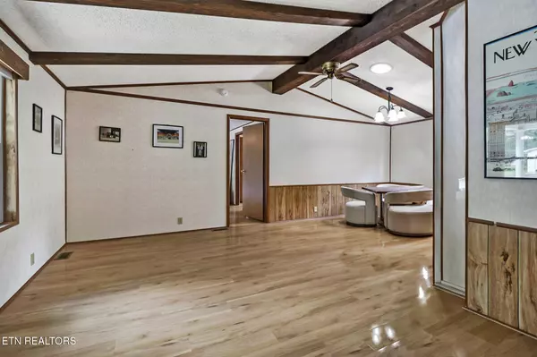 20 Robin Hood LN, Crossville, TN 38558