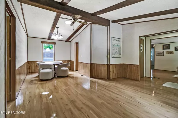 20 Robin Hood LN, Crossville, TN 38558