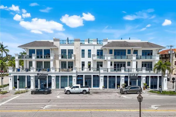 875 6th AVE S #303, Naples, FL 34102