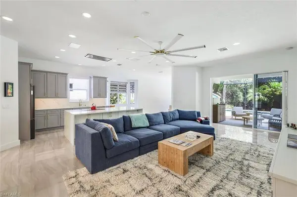 6072 Highwood Park CT, Naples, FL 34110