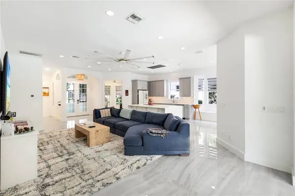6072 Highwood Park CT, Naples, FL 34110