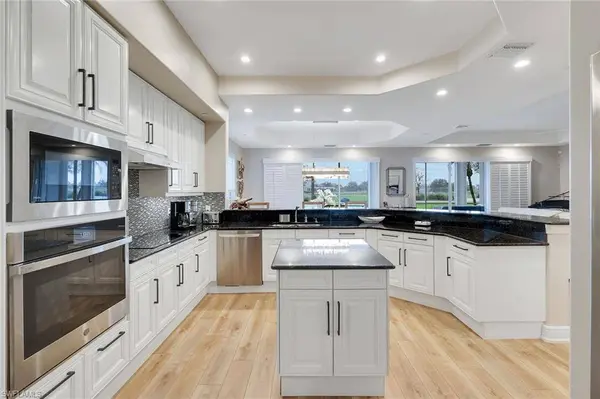 588 Avellino Isles CIR #20101, Naples, FL 34119