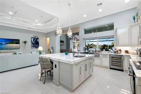 6485 Arriba AVE, Naples, FL 34113