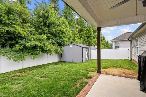 111 Brooke Ridge DR, Thomasville, NC 27360