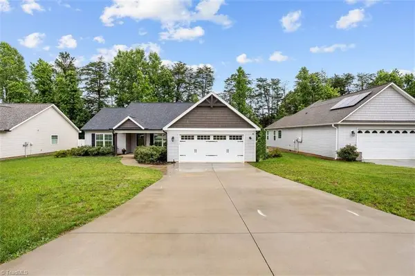 111 Brooke Ridge DR, Thomasville, NC 27360