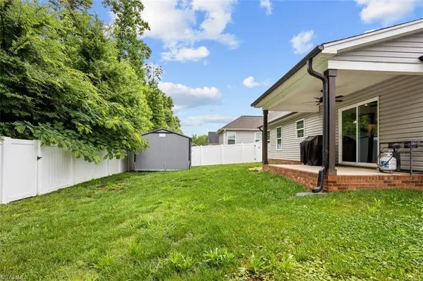 111 Brooke Ridge DR, Thomasville, NC 27360