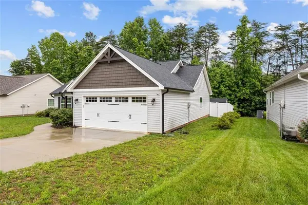 111 Brooke Ridge DR, Thomasville, NC 27360