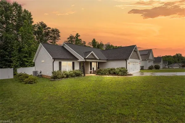 111 Brooke Ridge DR, Thomasville, NC 27360