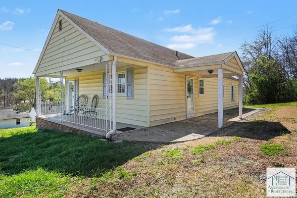 121 1/2 Overland Dr, Martinsville, VA 24112