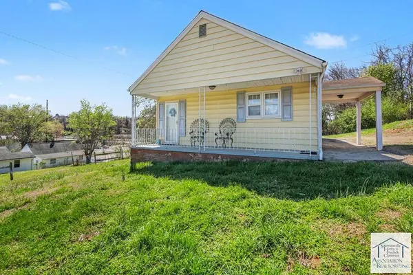 121 1/2 Overland Dr, Martinsville, VA 24112