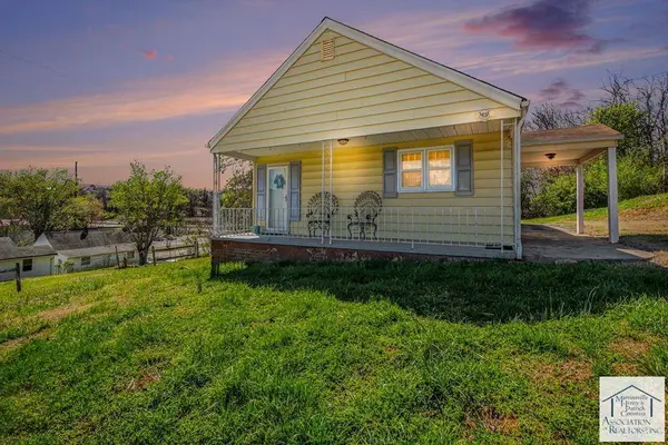 121 1/2 Overland Dr, Martinsville, VA 24112