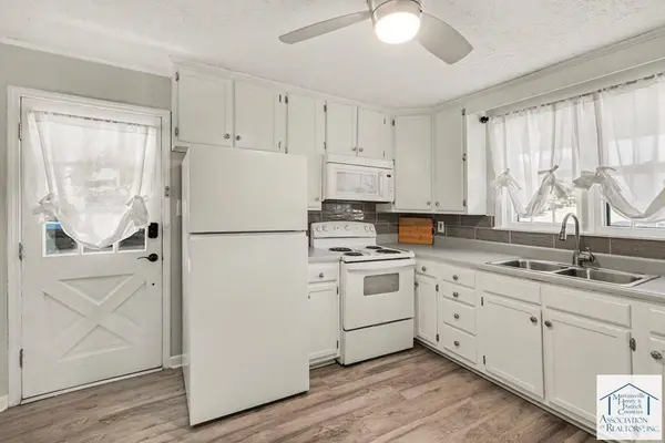 121 1/2 Overland Dr, Martinsville, VA 24112