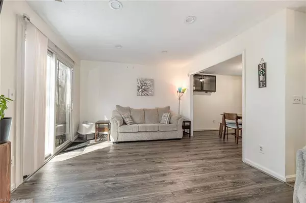 907 Shelby DR #D, Greensboro, NC 27409